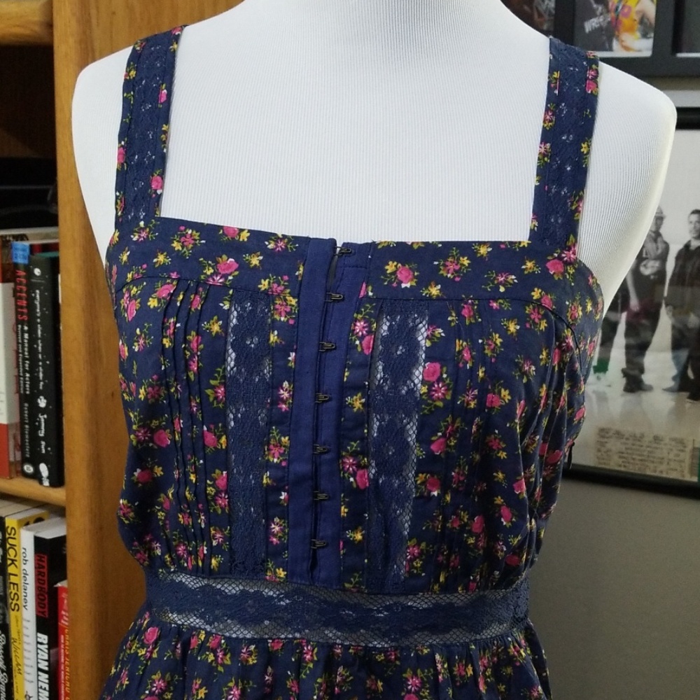Floral Mini-Dress - Picture 2 of 6